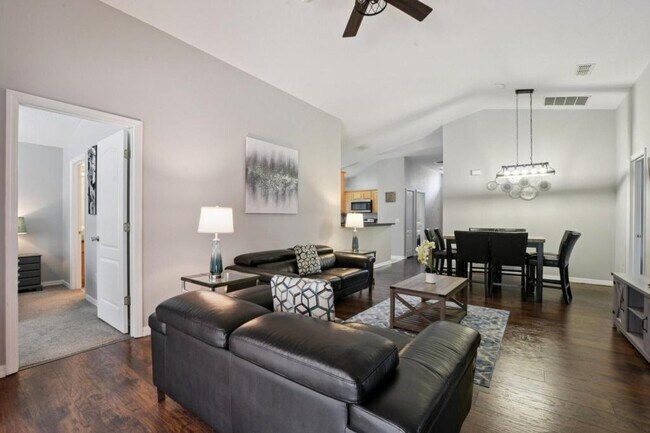 Building Photo - 661 Sandy Ridge Dr