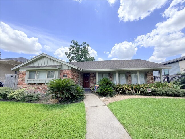 Foto del edificio - 5019 Yarwell Dr