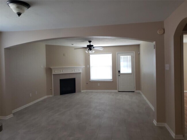 Building Photo - 7302 Legacy Pines Dr