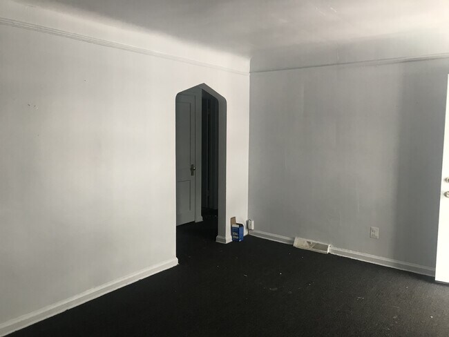 Building Photo - Move in Ready 3 bedroom 1 Bathroom