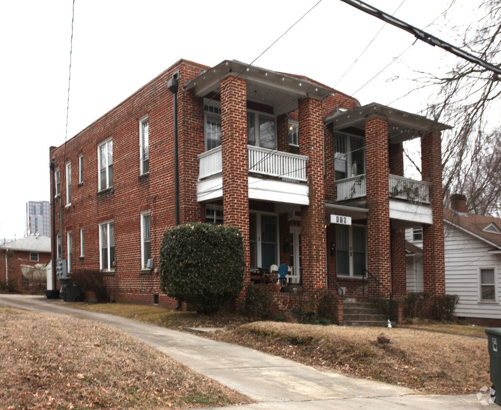 Building Photo - 416 N Cedar St