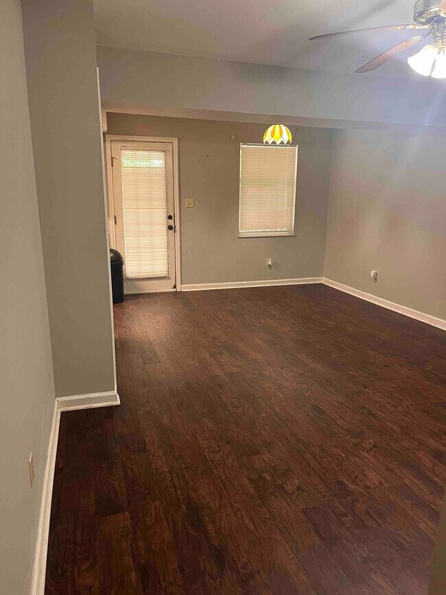 Foto del edificio - Knoxville 37918 - 2 bedroom, 2 bath townhome - Contact Susan Niedergeses (865)300-4722