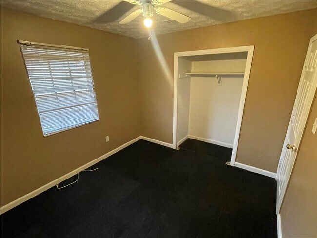 Foto del edificio - 850 Plainville Dr SW