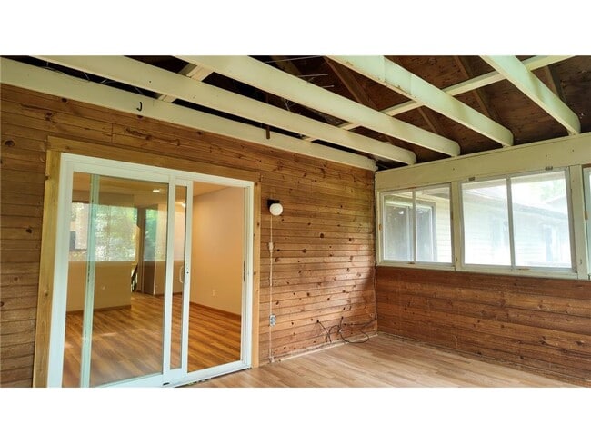 Building Photo - 15229 Buchanan Ct