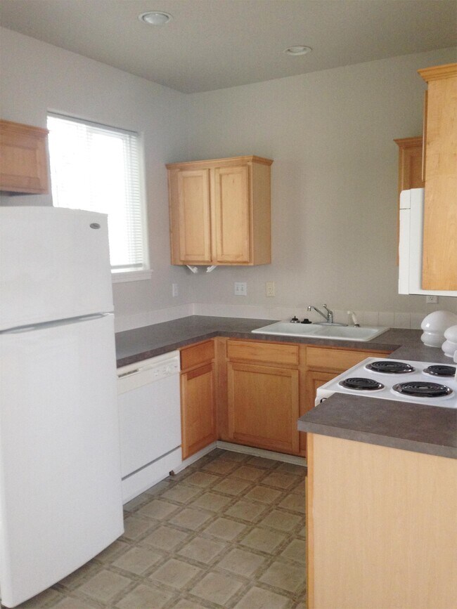 Building Photo - 35083 Roberts Ln