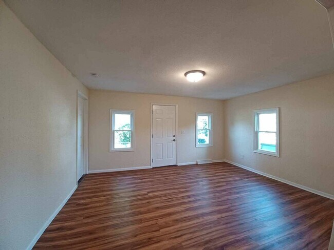 Foto del edificio - 2 bedroom house for rent