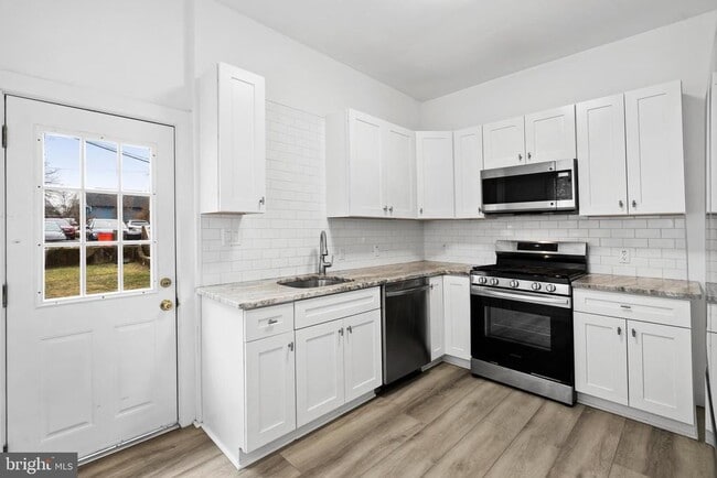 Building Photo - 508 Station Ave