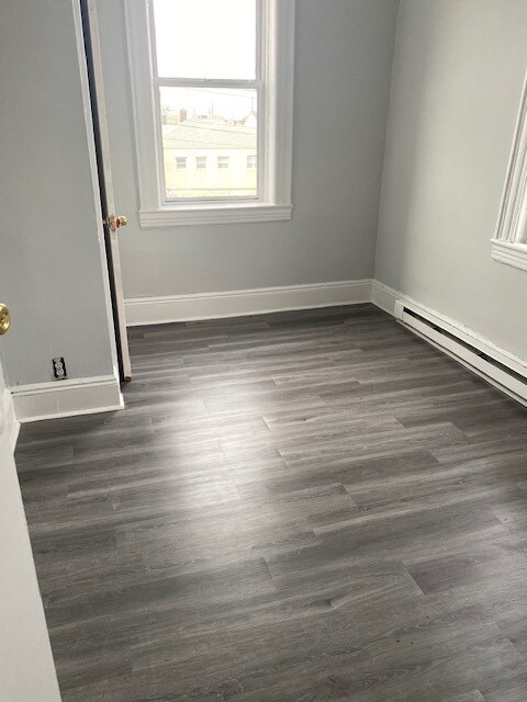 bedroom - 345 Oak St