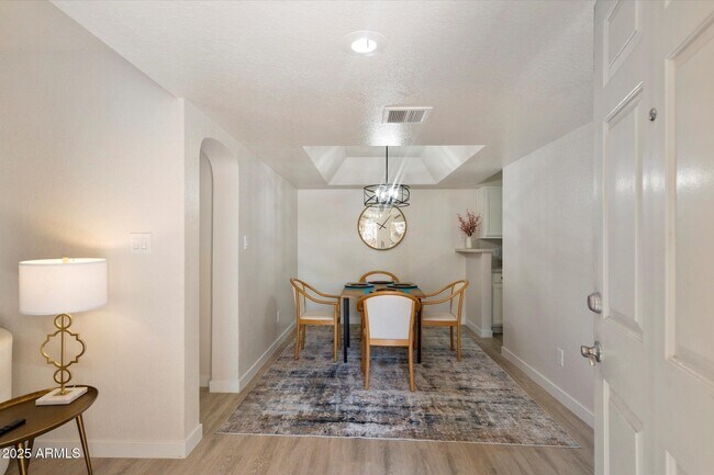 Foto del edificio - 8787 E Mountain View Rd