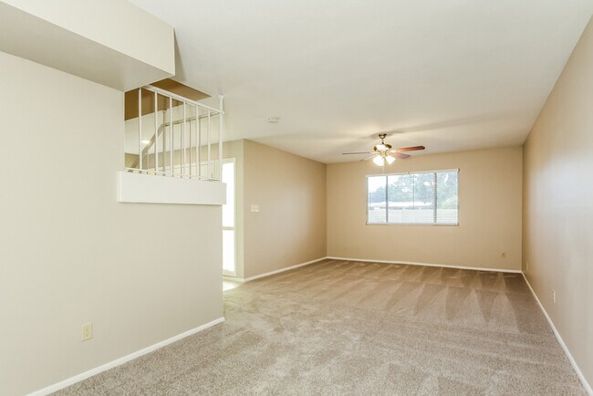 Foto del edificio - 2108 E Villa Ct