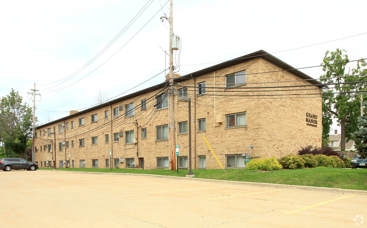 Grand Manor Apartments Apartments in Berea, OH