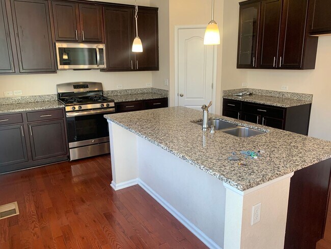 Foto del edificio - Well maintained Home with 4 bedrooms 3 bat...