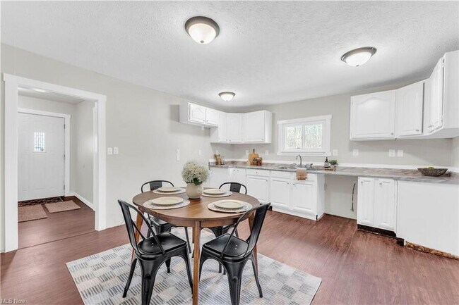 Foto del edificio - 4238 Laurel Rd