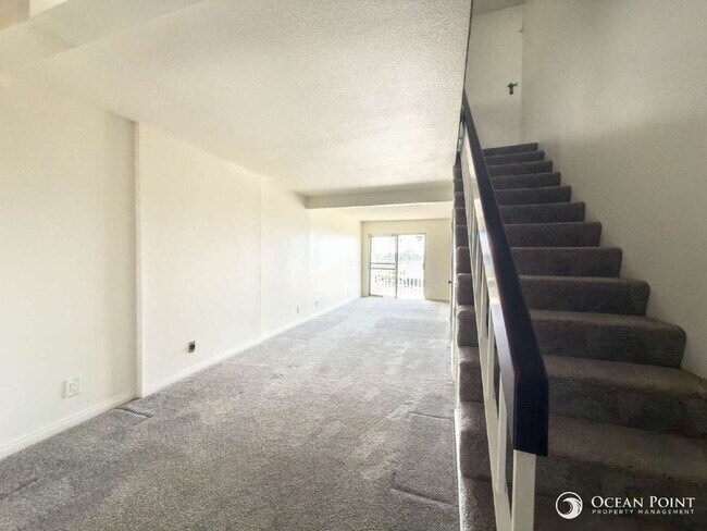 Foto del edificio - Charming 2 Bedroom Anacapa Condo just steps from the beach in Port Hueneme!