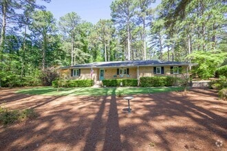 Building Photo - 160 Elk Rd