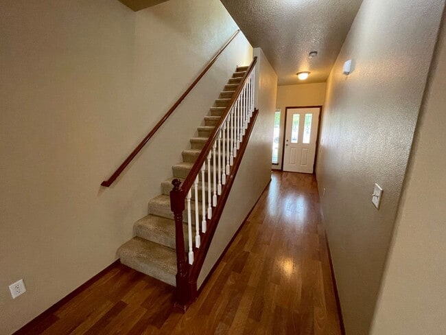 Building Photo - Fantastic Hillsboro Home with Attached Gar...