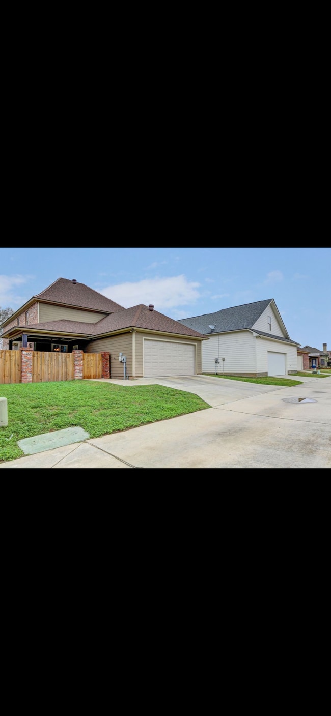 Building Photo - 505 N Montauban Dr
