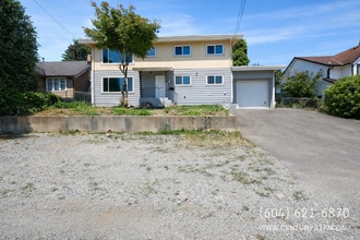 Building Photo - 33123-33126 6 Ave