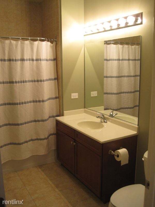 Building Photo - 1 br, 1 bath Condo - 1351 S Halsted St