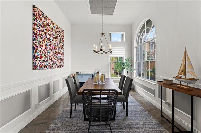 Building Photo - 10792 Queen Palm Ct