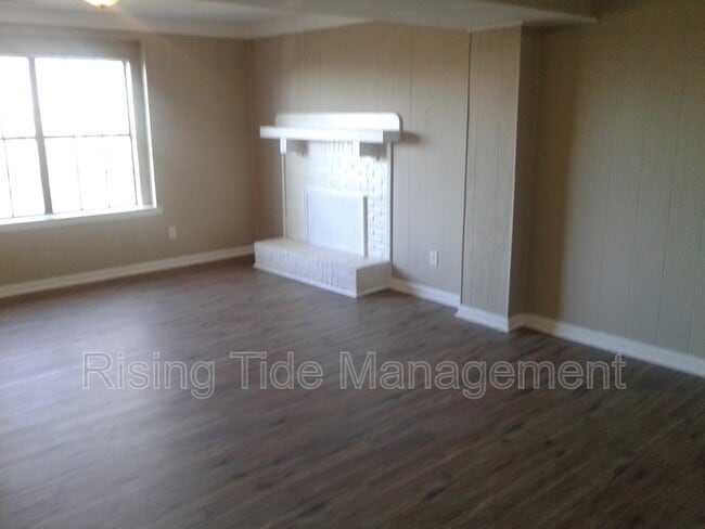 Foto del edificio - 8905 Valley Hill Dr