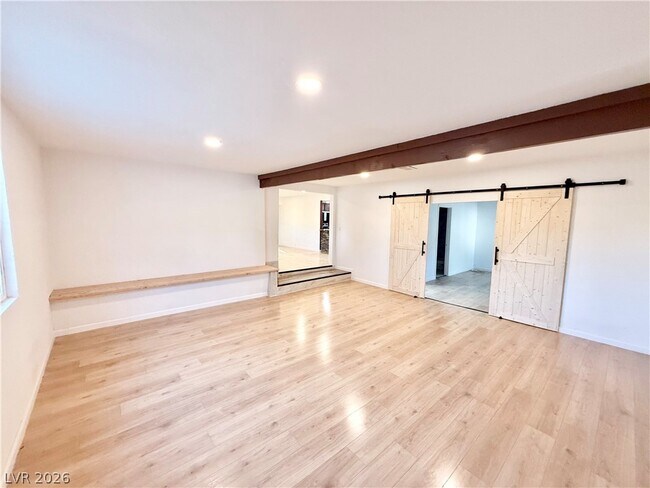 Foto del edificio - 510 E Simkins Rd