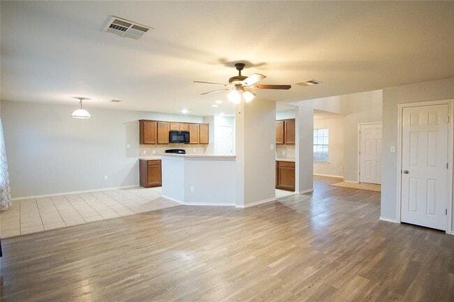 Building Photo - 210 King Ridge Dr