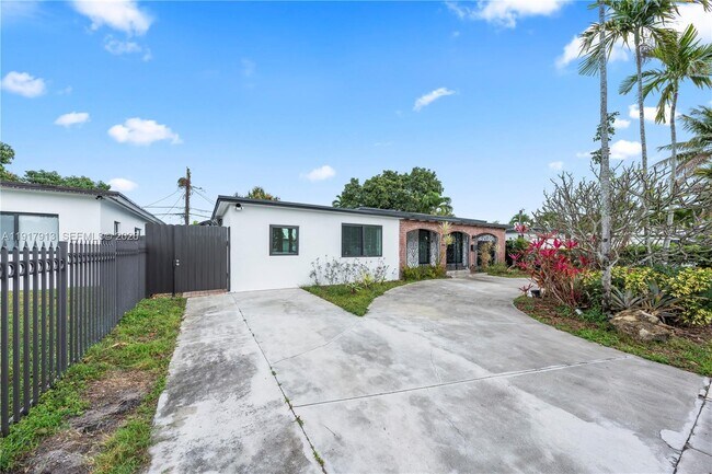 Foto del edificio - 161 SW 52nd Ct