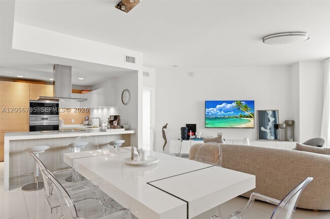 Building Photo - 17111 Biscayne Blvd