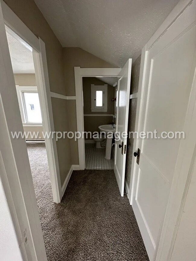 Foto del edificio - 3 Bed 1.5 Bath Home is West Toledo