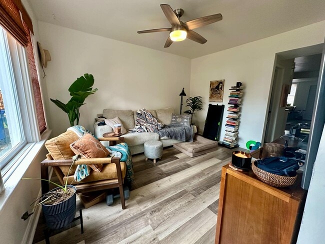 Living Room - 2926 N Hamlin Ave
