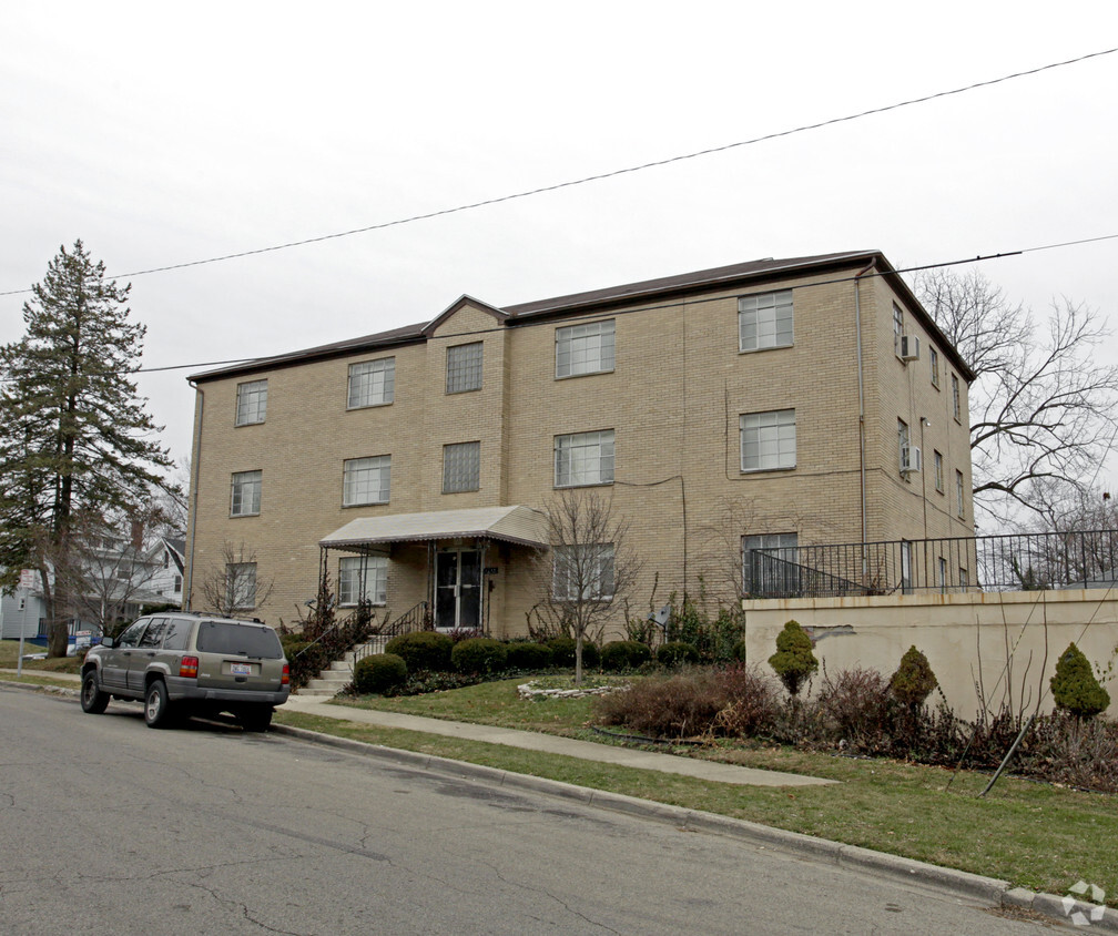 Primary Photo - 721 Cherry Dr