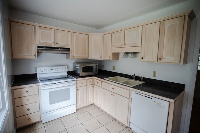 Foto del edificio - Spacious Blacksburg Townhome – Prime Location Near VT & Shopping