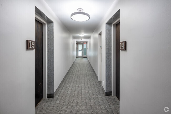 Lobby Photo - 587 Avenue Road