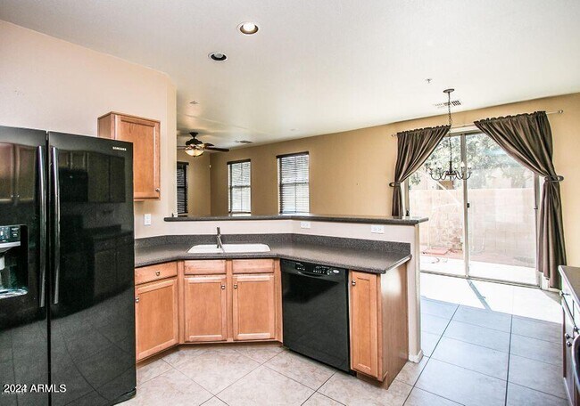 Building Photo - 2845 E Dunbar Dr