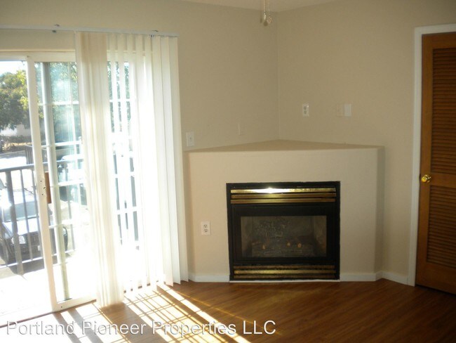 Building Photo - 6731 SE 82nd Ave