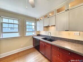 Building Photo - 14 Woodbury Ave