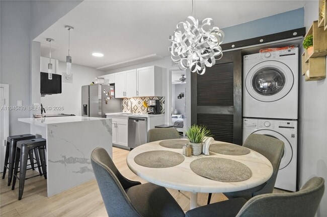 Foto del edificio - 4880 SW 64th Ave