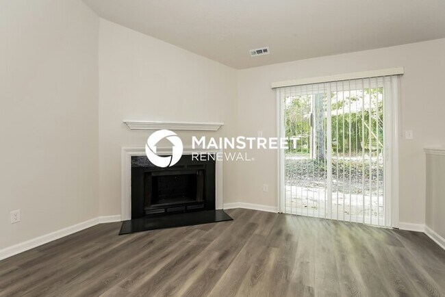 Foto del edificio - 3 Bedroom Pet-Friendly Home in GREENSBORO, NC with Main Street Renewal