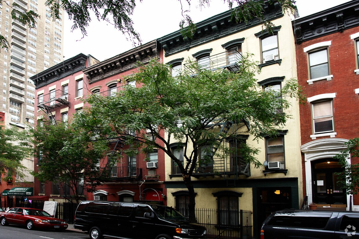 Primary Photo - 453-455 W 50th St