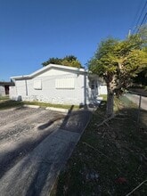 Building Photo - 625 NW 9th Ave