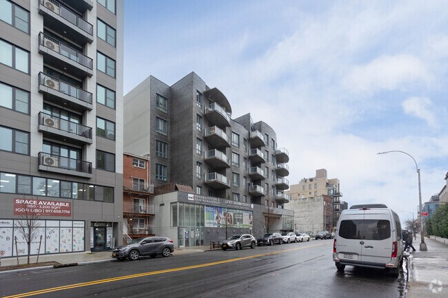 Building Photo - 37 W End Ave