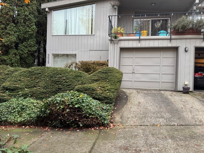 Spacious ground level 1br/1ba Apt with attached garage and washer/dryer in unit - Spacious ground level 1br/1ba Apt with attached garage and washer/dryer in unit