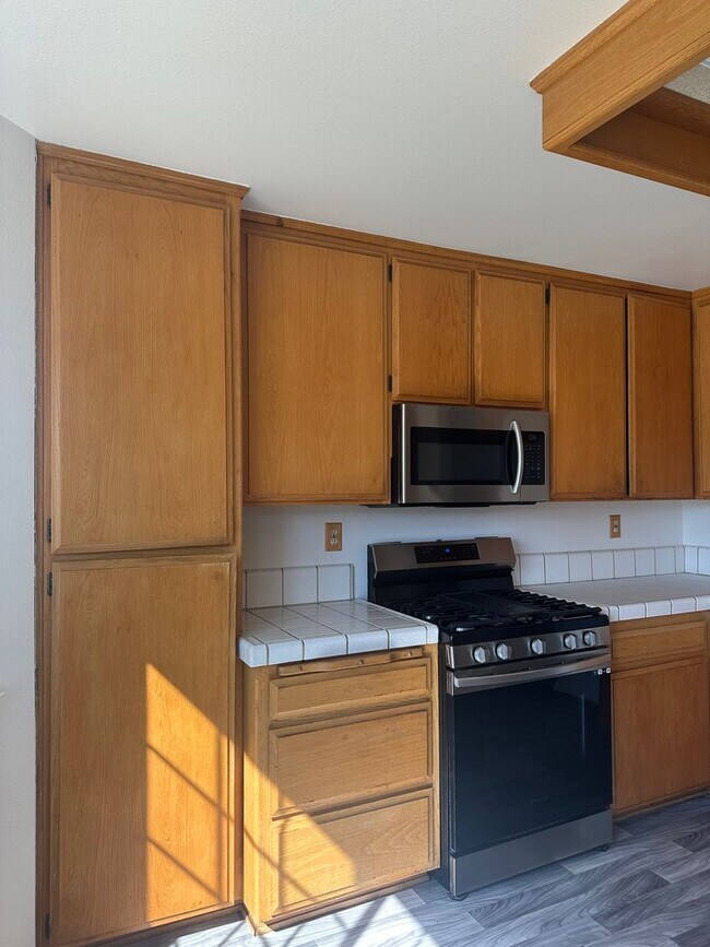 Foto del edificio - Riverbank Home Available NOW!!