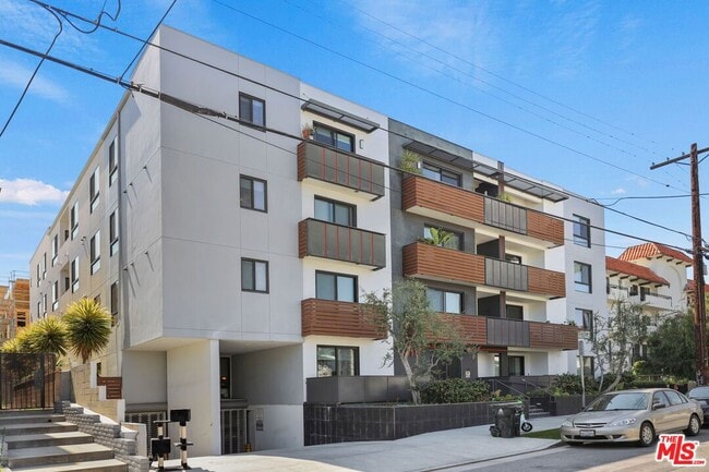 Building Photo - 1319 N Martel Ave