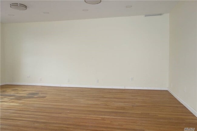 Building Photo - 143-40 Roosevelt Ave