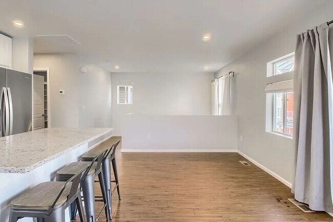 Foto del edificio - 17807 E 54th Ave