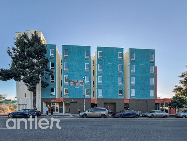 Foto del edificio - 4007 W Martin Luther King Jr Blvd