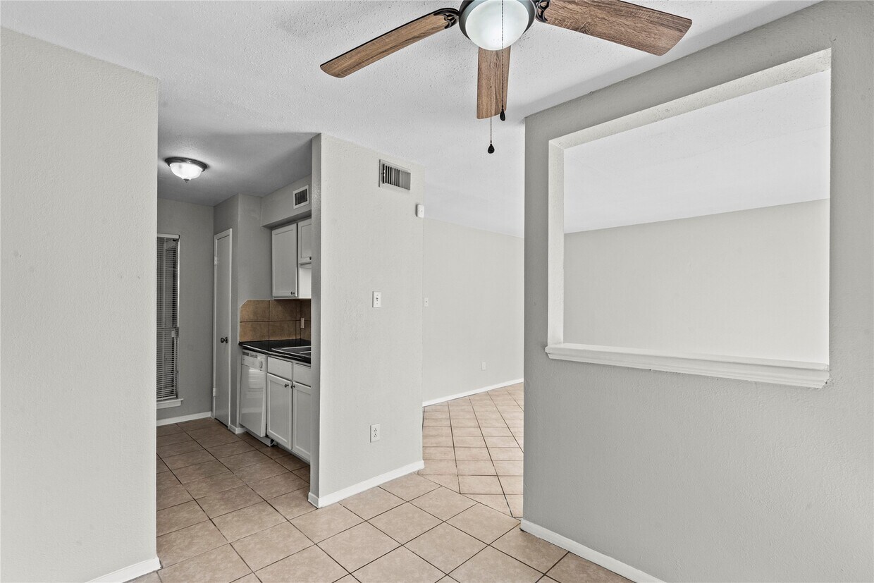 Building Photo - 2202 16th Ave N