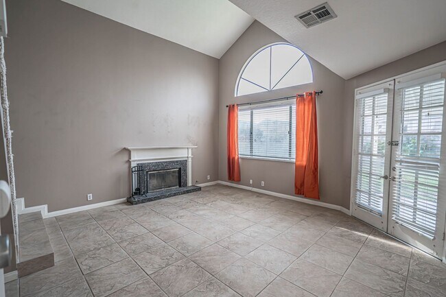 Foto del edificio - Spacious 3-Bedroom Home with Large Backyard on a Cul-de-Sac in Saugus!